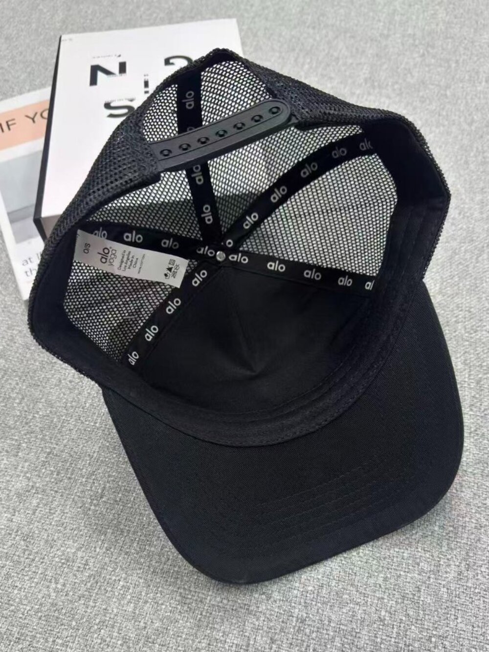 ALO Yoga District Trucker Hat Black NWT 🪁 Unisex Cap - Picture 2 of 5